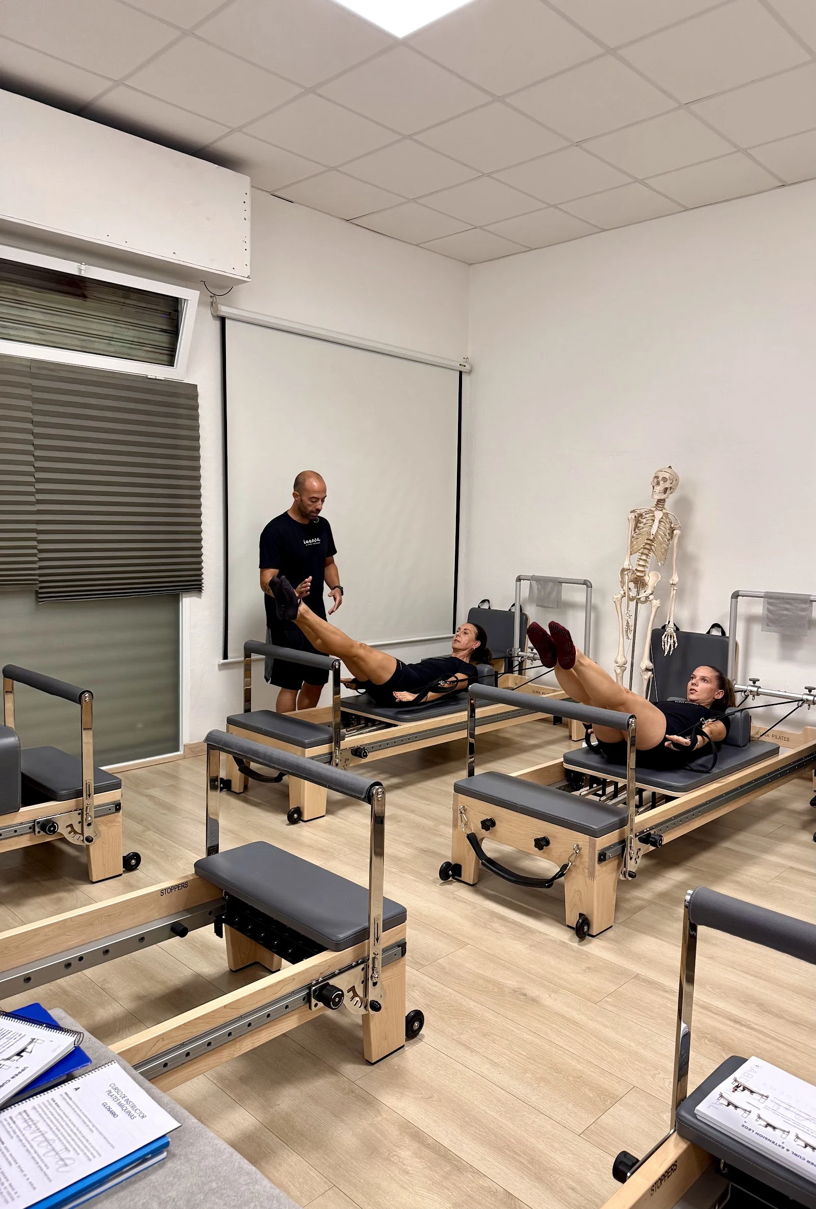 Práctica de la formación de Pilates máquinas en Innova